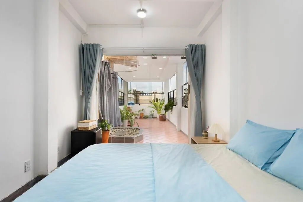 Chilling Rooftop Flat At District 1 Ho Chi Minh City Apartment