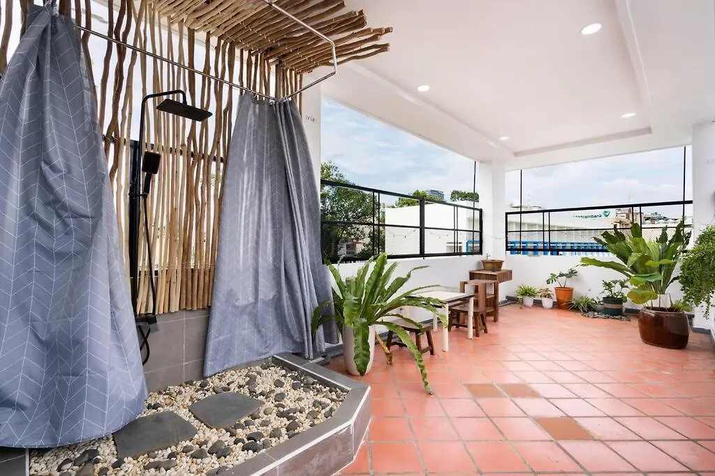 Apartment Chilling Rooftop Flat At District 1 Ho Chi Minh City